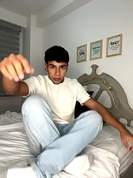 Snapshot of CHR58_ chatting on 10/06/25, 12:52 CHR58  online show from 10/06/25, 12:52