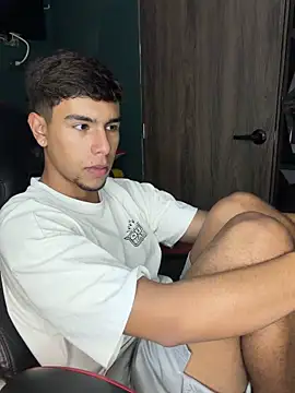 Snapshot of CHR58_ chatting on 10/19/25, 05:19 CHR58  online show from 10/19/25, 05:19