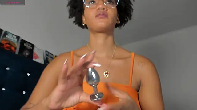 Snapshot of Brunettjhelen chatting on 10/10/25, 05:39 Brunettjhelen online show from 10/10/25, 05:39