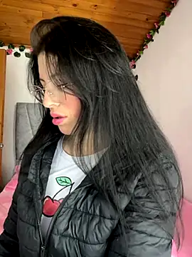 Mia salinass online show from 10/08/25, 10:18