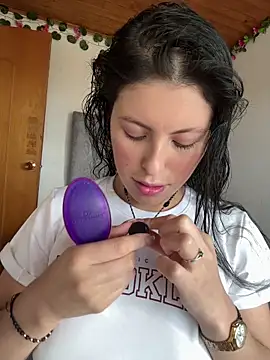 Mia salinass online show from 07/18/26, 07:17