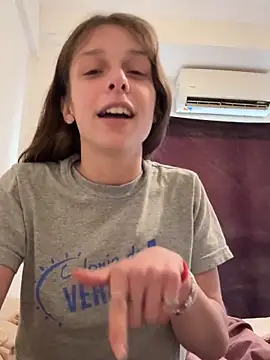 Snapshot of LittleJulietta chatting on 09/09/25, 06:07 LittleJulietta online show from 09/09/25, 06:07