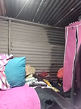 Snapshot of HappygalTheQueen chatting on 10/21/25, 07:47 HappygalTheQueen online show from 10/21/25, 07:47