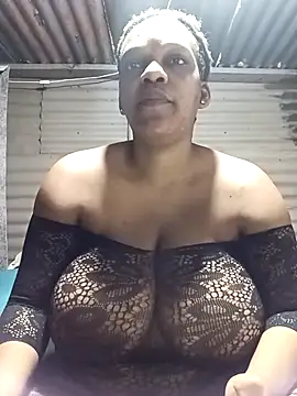 Snapshot of HappygalTheQueen chatting on 10/25/25, 05:30 HappygalTheQueen online show from 10/25/25, 05:30