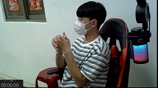 zhu000000 online show from 10/13/25, 04:56