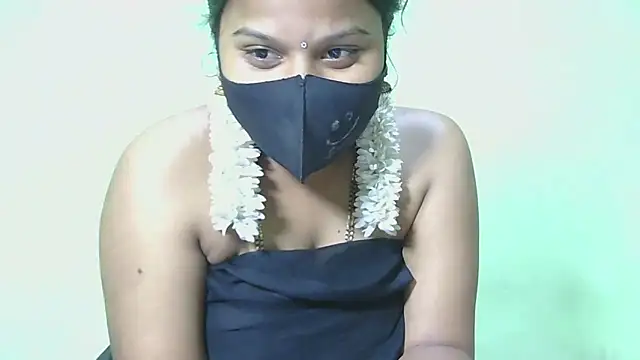 Snapshot of Shneeha_le chatting on 12/01/25, 05:34 Shneeha le online show from 12/01/25, 05:34
