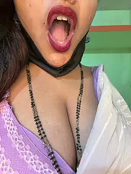 Snapshot of Shneeha_le chatting on 04/08/26, 09:42 Shneeha le online show from 04/08/26, 09:42