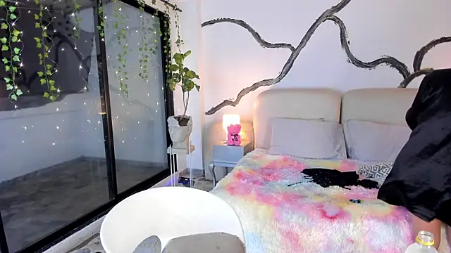 SarahCastro1  online show from 11/29/25, 05:43