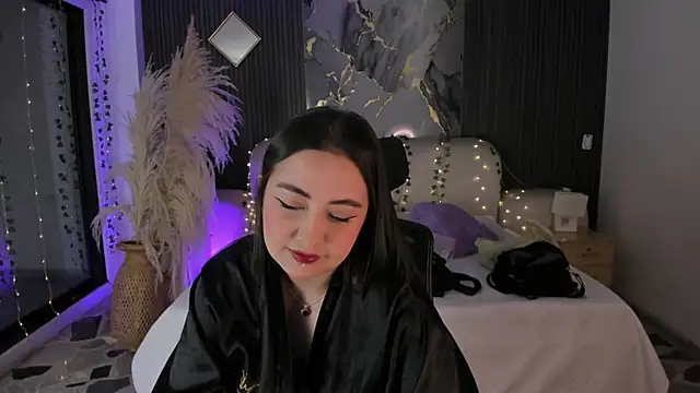 Snapshot of SarahCastro1_ chatting on 02/13/26, 04:19 SarahCastro1 online show from 02/13/26, 04:19