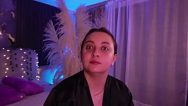 Snapshot of SarahCastro1_ chatting on 04/15/26, 04:19 SarahCastro1 online show from 04/15/26, 04:19