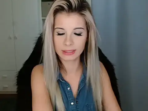 KristineGlow online show from 11/18/25, 07:18