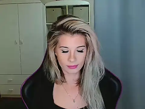 KristineGlow online show from 11/27/25, 07:32