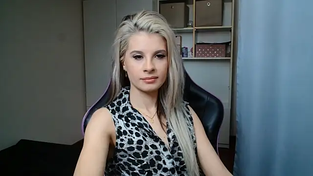 KristineGlow online show from 06/18/26, 06:46