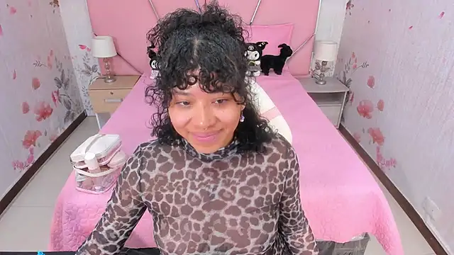 SafiroAgataaa online show from 11/18/25, 03:23