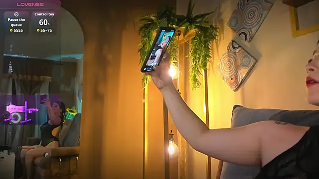 Emily Reyna online show from 09/13/25, 09:47