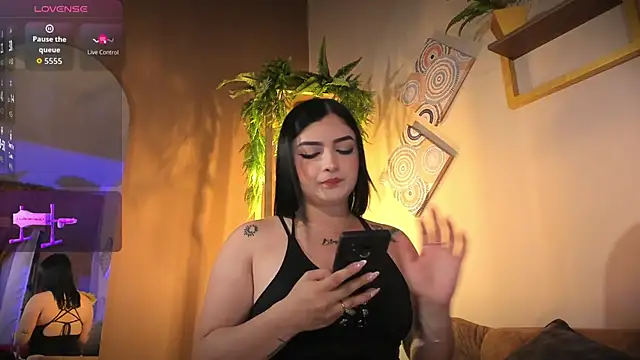 Emily Reyna online show from 10/04/25, 11:03