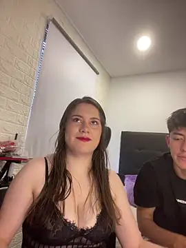 Snapshot of lizedandpeter chatting on 09/09/25, 11:21 lizedandpeter online show from 09/09/25, 11:21