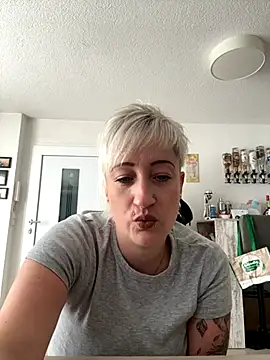 Snapshot of Rozendefotz chatting on 09/20/25, 08:04 Rozendefotz online show from 09/20/25, 08:04