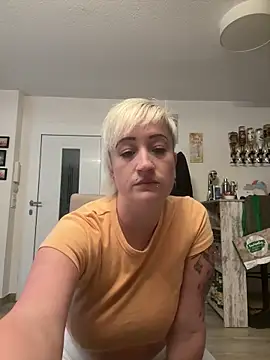 Snapshot of Rozendefotz chatting on 09/22/25, 05:42 Rozendefotz online show from 09/22/25, 05:42