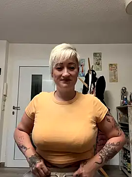 Snapshot of Rozendefotz chatting on 09/25/25, 06:06 Rozendefotz online show from 09/25/25, 06:06