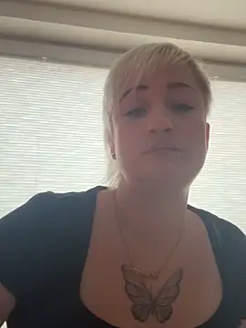 Snapshot of Rozendefotz chatting on 10/01/25, 06:08 Rozendefotz online show from 10/01/25, 06:08