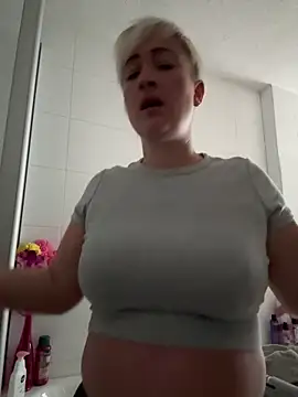 Snapshot of Rozendefotz chatting on 10/02/25, 07:04 Rozendefotz online show from 10/02/25, 07:04