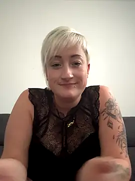 Snapshot of Rozendefotz chatting on 10/04/25, 10:24 Rozendefotz online show from 10/04/25, 10:24