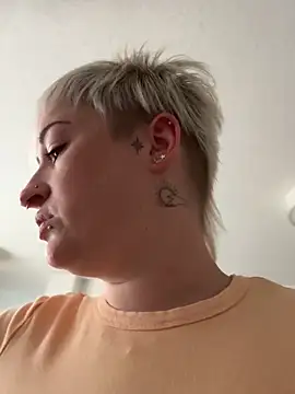 Snapshot of Rozendefotz chatting on 10/06/25, 07:17 Rozendefotz online show from 10/06/25, 07:17