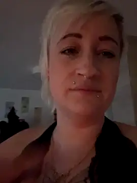 Snapshot of Rozendefotz chatting on 10/21/25, 05:52 Rozendefotz online show from 10/21/25, 05:52