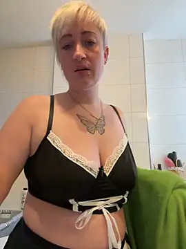 Snapshot of Rozendefotz chatting on 11/04/25, 07:07 Rozendefotz online show from 11/04/25, 07:07