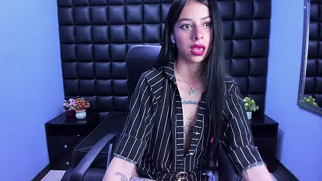 Snapshot of Dulce_Miaa_ chatting on 03/21/26, 06:00 Dulce Miaa online show from 03/21/26, 06:00