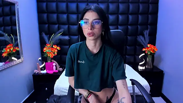 Snapshot of Dulce_Miaa_ chatting on 06/16/26, 06:10 Dulce Miaa online show from 06/16/26, 06:10