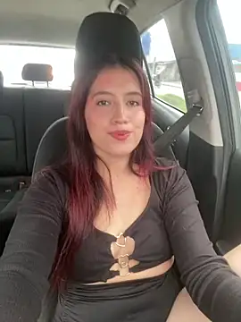 Snapshot of BrunnetAri_ chatting on 04/04/26, 07:55 BrunnetAri online show from 04/04/26, 07:55