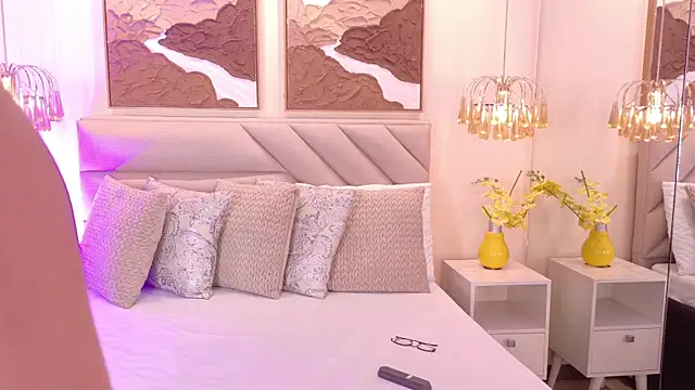 kendalFox  online show from 11/12/25, 02:01