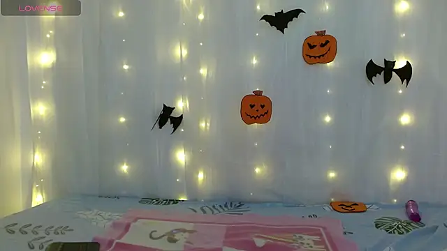 NoraParkeer online show from 10/09/25, 07:01