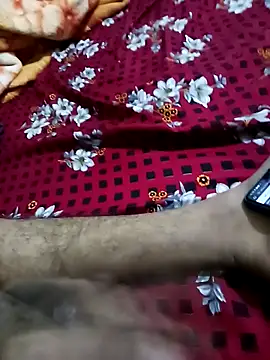 Snapshot of riyaroy087 chatting on 10/16/25, 07:04 riyaroy087 online show from 10/16/25, 07:04