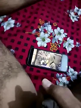 Snapshot of riyaroy087 chatting on 10/17/25, 08:11 riyaroy087 online show from 10/17/25, 08:11