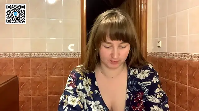 Snapshot of MaroonMoon_ chatting on 10/28/25, 08:22 MaroonMoon online show from 10/28/25, 08:22