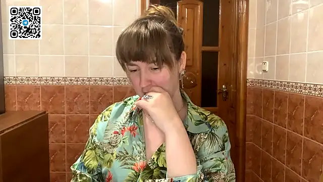 Snapshot of MaroonMoon_ chatting on 11/10/25, 08:41 MaroonMoon online show from 11/10/25, 08:41