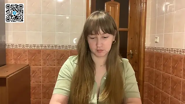 Snapshot of MaroonMoon_ chatting on 11/12/25, 08:41 MaroonMoon online show from 11/12/25, 08:41