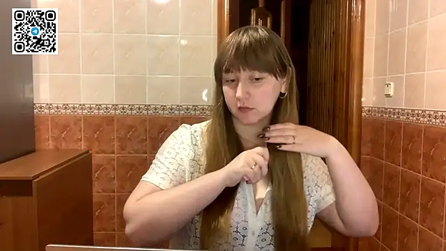 Snapshot of MaroonMoon_ chatting on 11/17/25, 09:09 MaroonMoon online show from 11/17/25, 09:09