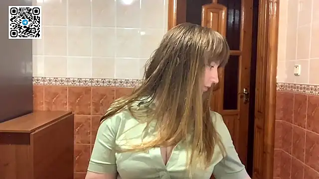 Snapshot of MaroonMoon_ chatting on 11/18/25, 08:35 MaroonMoon online show from 11/18/25, 08:35