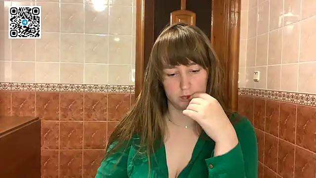 Snapshot of MaroonMoon_ chatting on 12/02/25, 08:37 MaroonMoon online show from 12/02/25, 08:37