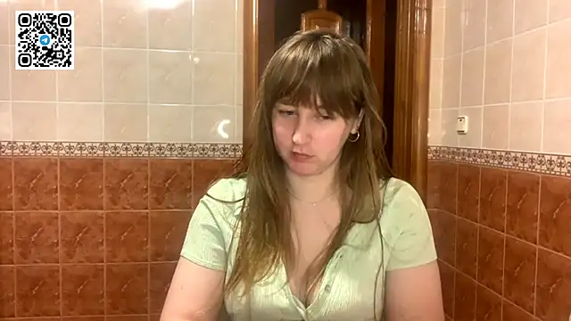 Snapshot of MaroonMoon_ chatting on 12/05/25, 09:00 MaroonMoon online show from 12/05/25, 09:00