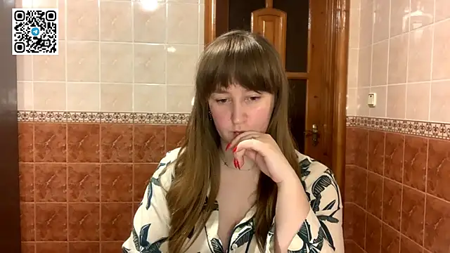 Snapshot of MaroonMoon_ chatting on 12/13/25, 08:58 MaroonMoon online show from 12/13/25, 08:58