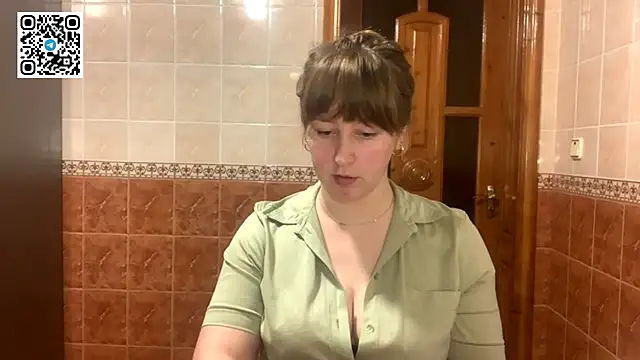 Snapshot of MaroonMoon_ chatting on 12/15/25, 08:57 MaroonMoon online show from 12/15/25, 08:57