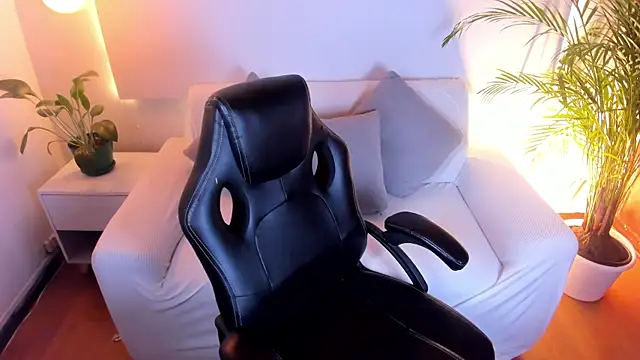 MeridaFox  online show from 10/28/25, 05:15