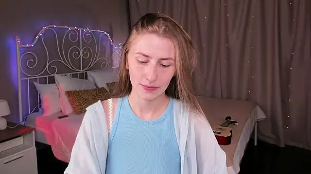 Snapshot of VesperaCeleste chatting on 09/18/25, 03:41 VesperaCeleste online show from 09/18/25, 03:41