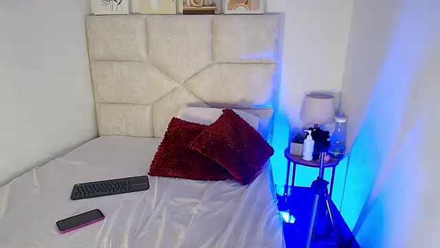 elizawiliamst online show from 07/28/26, 12:48