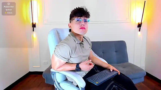 Snapshot of Jhoumod_21 chatting on 10/01/25, 10:21 Jhoumod 21 online show from 10/01/25, 10:21